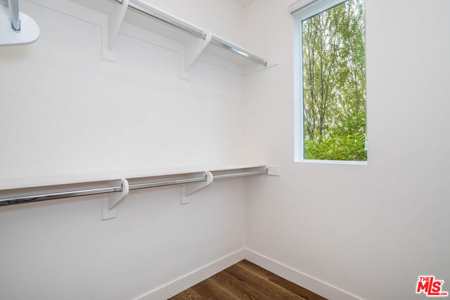 1912 W Liberty Court, Los Angeles CA: https://media.crmls.org/mediaz/c7b986e3-5269-4256-b501-ad27f1859871.jpg