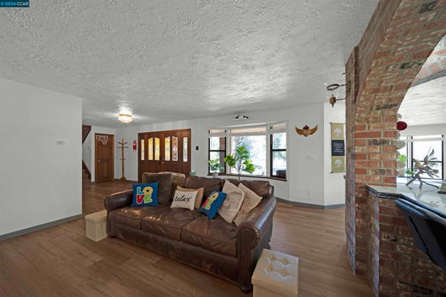 Image 15 of 60 For 1324 Alves Dr