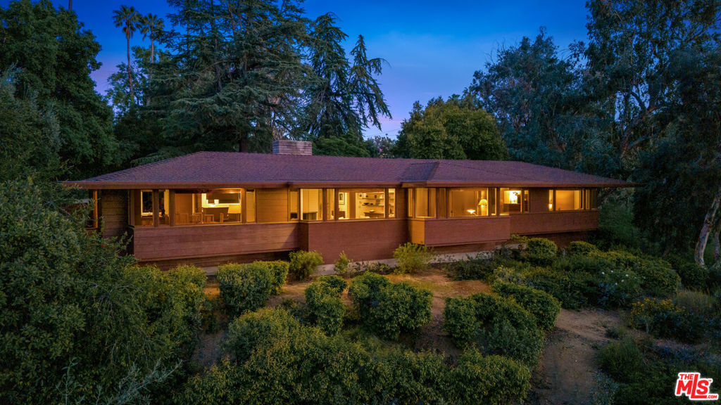1915 Country Club Drive