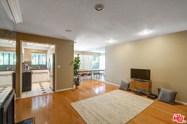1355 North Sierra Bonita Avenue, 411 photo 2