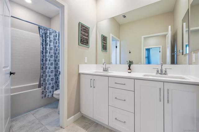 2065 Carol Lee Ln, Escondido CA: https://media.crmls.org/mediaz/c7bb099d-f58b-4a8f-9e2f-88aa04201a10.jpg
