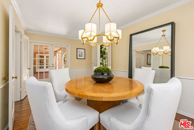 1376 San Ysidro Drive, Beverly Hills CA: https://media.crmls.org/mediaz/c7bb0c49-5e91-4937-839a-2f84c1011bcd.jpg