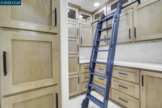 24 Crest Ct, Alamo CA: https://media.crmls.org/mediaz/c7bb3945-b78f-43ec-82d9-3f7600828758.jpg