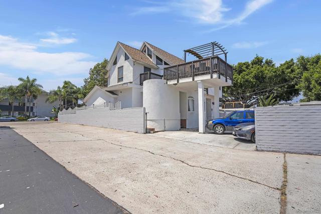 3943 Ingraham St, San Diego CA: https://media.crmls.org/mediaz/c7bbd025-25db-4536-9a01-204d43d33dd3.jpg