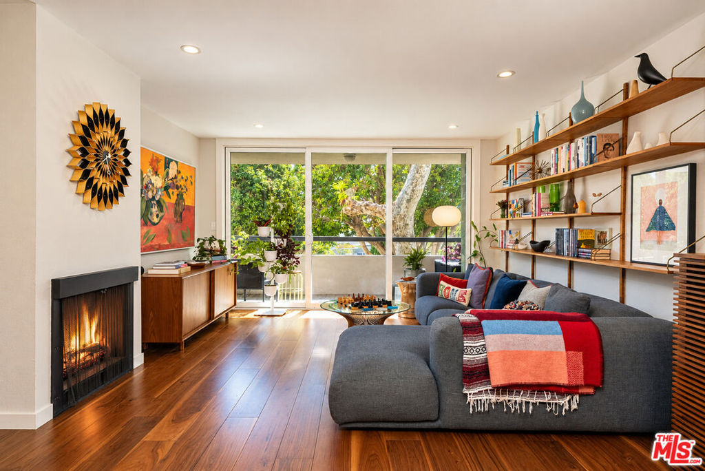 8535 W West Knoll Drive Unit 114