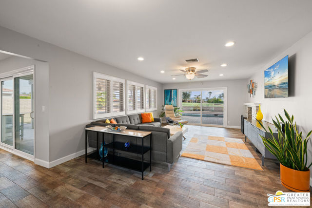 2002 S Bobolink Lane, Palm Springs CA: https://media.crmls.org/mediaz/c7bc428f-4082-48b5-93a3-bddd5986594e.jpg