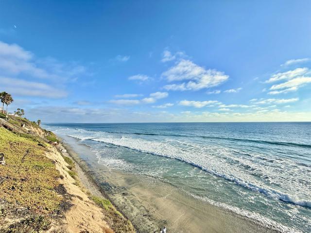 543 Rockport Ct, Encinitas CA: https://media.crmls.org/mediaz/c7bc76e3-6a1f-4a68-9083-025a5debe6fa.jpg