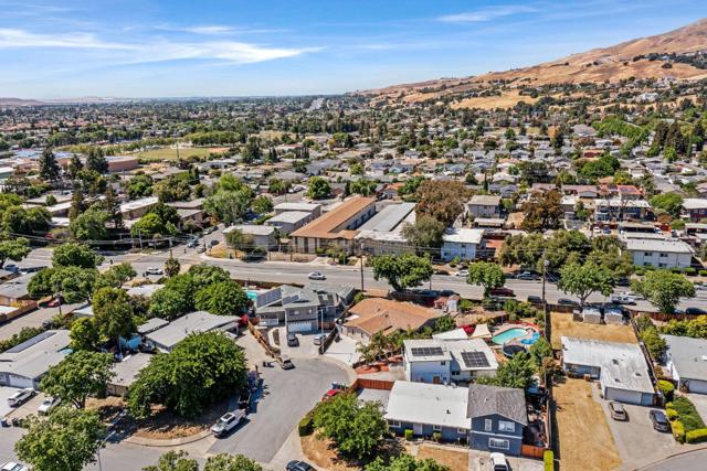 1549 Jupiter Way, Milpitas CA: https://media.crmls.org/mediaz/c7bd6868-e28f-4270-8c80-6272b90ee356.jpg