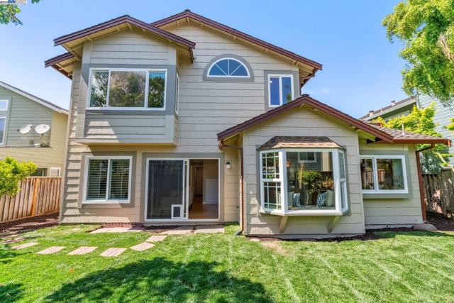 82 Applegate Way, Alameda CA: https://media.crmls.org/mediaz/c7bd929c-1a25-4dd4-8113-af02532def24.jpg