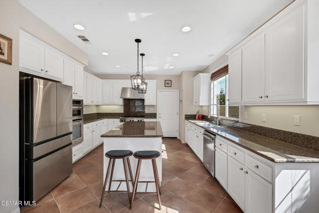 1877 Seasons Street, Simi Valley CA: https://media.crmls.org/mediaz/c7bdea41-5c5c-4e76-b766-055e5cbdc068.jpg