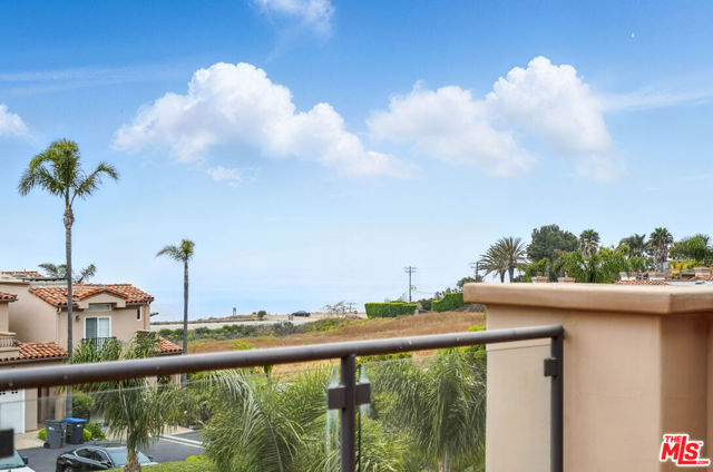 6440 Lunita Road, Malibu CA: https://media.crmls.org/mediaz/c7be8368-1cf1-4bb3-8e96-84c021575e7c.jpg