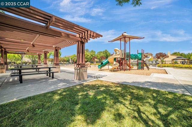 7840 Stoneleaf Drive, San Ramon CA: https://media.crmls.org/mediaz/c7bf9b27-473f-4532-b572-186391f3af79.jpg