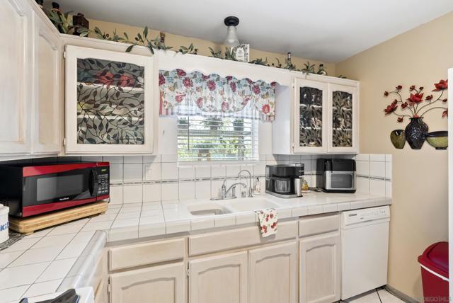 770 Kedzie Ave, San Diego CA: https://media.crmls.org/mediaz/c7bfa181-8e49-48cb-a43f-58fb6d3ce790.jpg