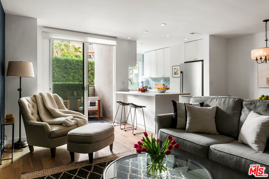 7250 Franklin Avenue #101