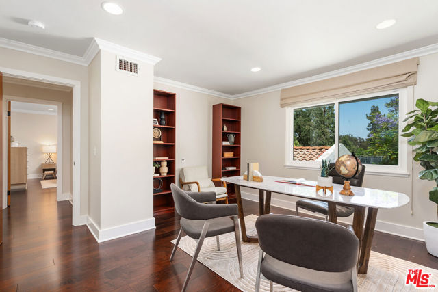 2771 Claray Drive, Los Angeles CA: https://media.crmls.org/mediaz/c7c0584d-a216-422d-9d07-7b7a567c9a36.jpg