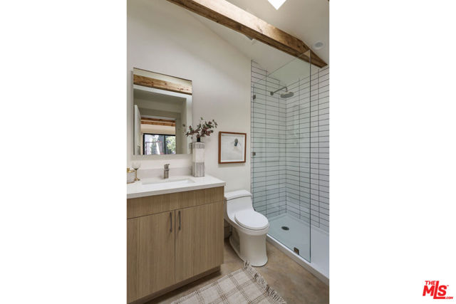 1644 Golden Gate Avenue, Los Angeles CA: https://media.crmls.org/mediaz/c7c0e391-269a-4083-93bc-a2734e825df6.jpg