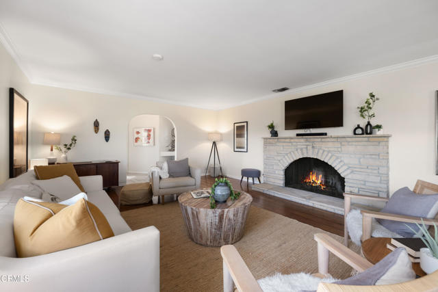 4702 Moore Street, La Crescenta CA: https://media.crmls.org/mediaz/c7c15cae-e254-450d-a856-b417e498fef6.jpg