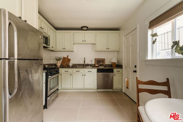 2223 Alsace Avenue photo 32