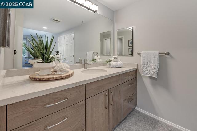 1840 Tice Creek Dr, Walnut Creek CA: https://media.crmls.org/mediaz/c7c23c54-7f5c-46ab-8944-edad689b3600.jpg
