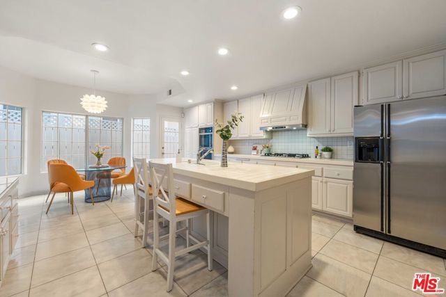 134 Roma Court, Marina del Rey CA: https://media.crmls.org/mediaz/c7c28ee6-27d1-47f9-b50d-b3719d2d28ec.jpg