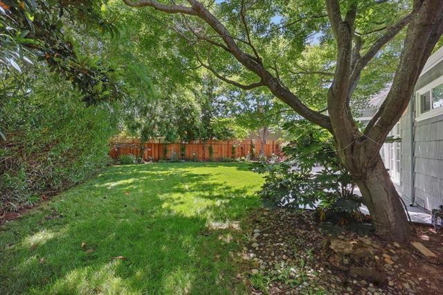 1633 Dallas Court, Los Altos CA: https://media.crmls.org/mediaz/c7c2c93b-58ae-48df-bdb6-743ace72f2e0.jpg