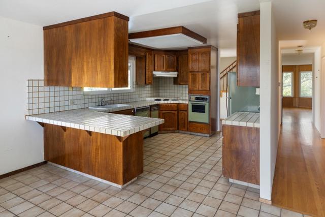 11569 Arroyo Oaks Drive, Los Altos Hills CA: https://media.crmls.org/mediaz/c7c2f92e-7102-49c6-a0cf-77612202087c.jpg