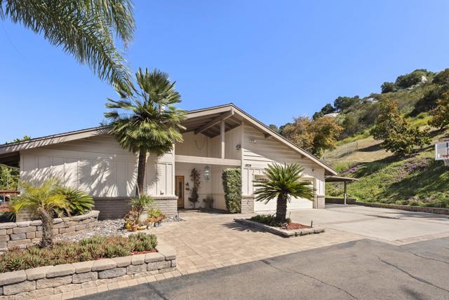 1929 Forester Creek rd, El Cajon CA: https://media.crmls.org/mediaz/c7c2fb23-51dd-4be6-aeb9-e47327746afc.jpg