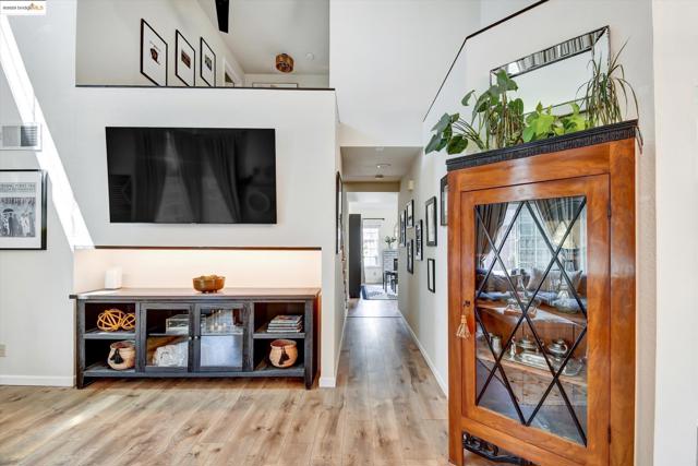 2944 Von Doolen Court, Pinole CA: https://media.crmls.org/mediaz/c7c32bcc-3948-444a-83d4-e256cbddb872.jpg