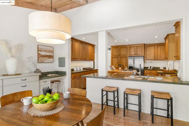 6257 Girvin Dr, Oakland CA: https://media.crmls.org/mediaz/c7c3afee-e71b-4335-8ab9-908d15d4f65b.jpg