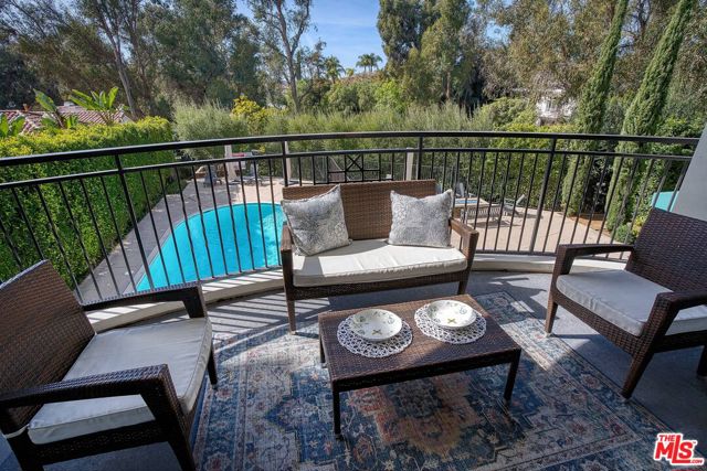 Drew Fenton | 441 S Barrington Avenue Los Angeles CA | MLS: 7091568