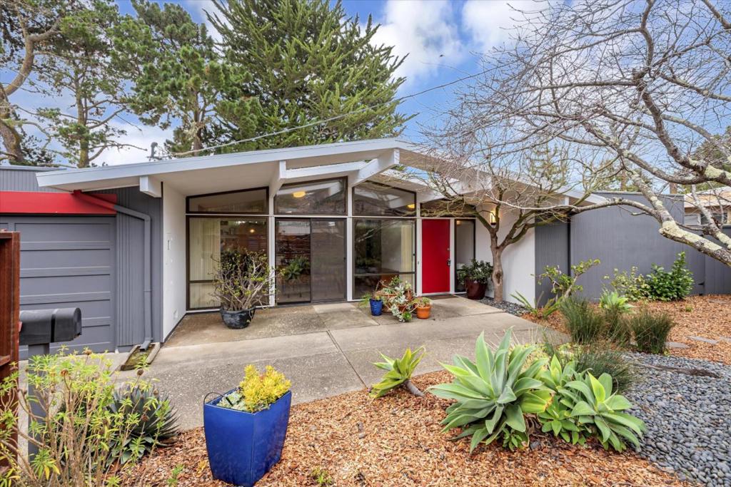 20 Hoods Point Way