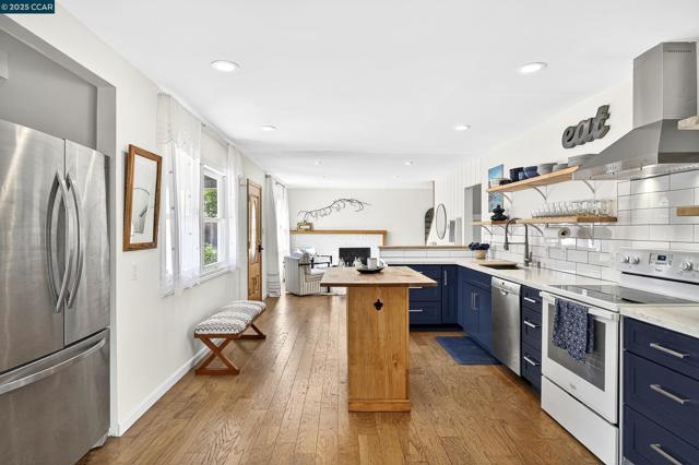 5774 Friar Ct, El Sobrante CA: https://media.crmls.org/mediaz/c7c3f8d9-d43d-4b5f-ae4c-5abc815d12b9.jpg