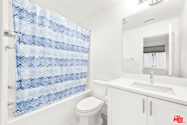 516 E Imperial Avenue, El Segundo CA: https://media.crmls.org/mediaz/c7c41cc1-563e-495e-a3fb-8e3ebdaac9bb.jpg