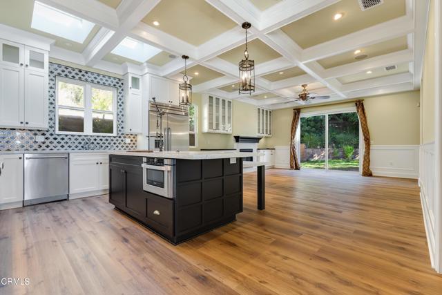 Detail Gallery Image 6 of 29 For 2503 Allanjay Pl, Glendale,  CA 91208 - 5 Beds | 4 Baths