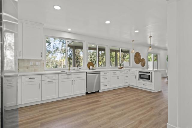 223 Cottingham Ct, Oceanside CA: https://media.crmls.org/mediaz/c7c42b54-d3ec-4ced-98d4-bd47e337fb12.jpg