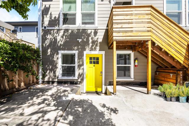 2060 San Antonio Ave, Alameda CA: https://media.crmls.org/mediaz/c7c42f8e-d7b8-4242-8b7d-d4c6b99d2995.jpg
