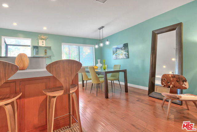 5920 Chula Vista Way, Los Angeles CA: https://media.crmls.org/mediaz/c7c458fc-ec9b-4b24-aaea-f58ca1098344.jpg