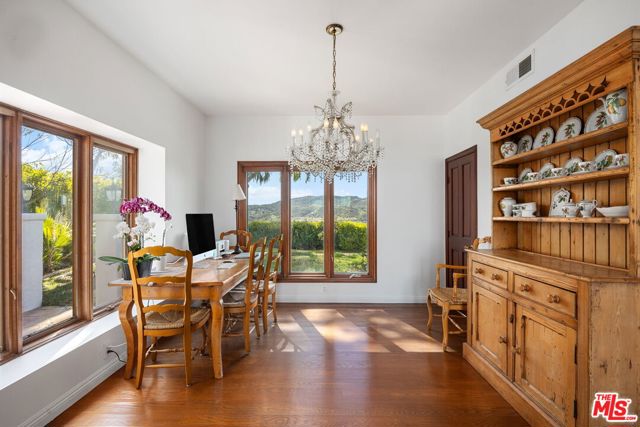24464 Park Granada, Calabasas CA: https://media.crmls.org/mediaz/c7c4b556-191f-45ae-96b5-45a4362cedb7.jpg