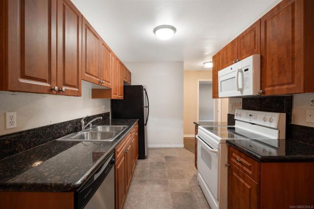 2970 Alta View Dr, San Diego CA: https://media.crmls.org/mediaz/c7c4f91c-9897-41aa-be0d-86f9daefea3b.jpg