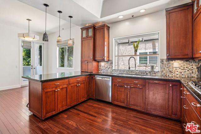 1751 Barry Avenue, Los Angeles CA: https://media.crmls.org/mediaz/c7c50d65-5c5c-46d1-91a1-aa014916b011.jpg