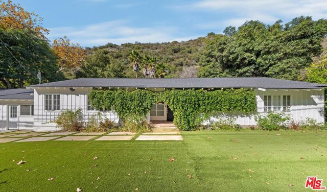 3443 Mandeville Canyon Road, Los Angeles CA: https://media.crmls.org/mediaz/c7c53694-111f-43a8-b012-801f11698d73.jpg