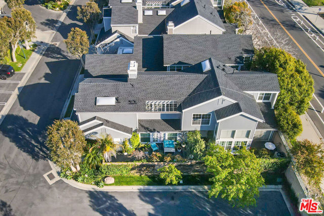 13082 Mindanao Way, Marina del Rey CA: https://media.crmls.org/mediaz/c7c5615d-487d-40fa-92a6-0b8b10f990f1.jpg