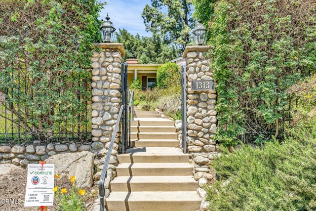 1313 E Palm Street, Altadena CA: https://media.crmls.org/mediaz/c7c5b313-d21d-499a-b686-47b280083741.jpg