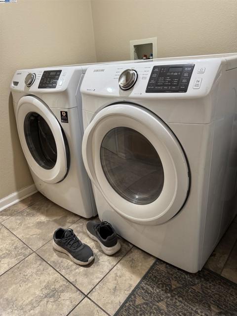 10342 Mono Ct, Stockton CA: https://media.crmls.org/mediaz/c7c648a3-2cef-40b6-b091-055d8fabff5e.jpg
