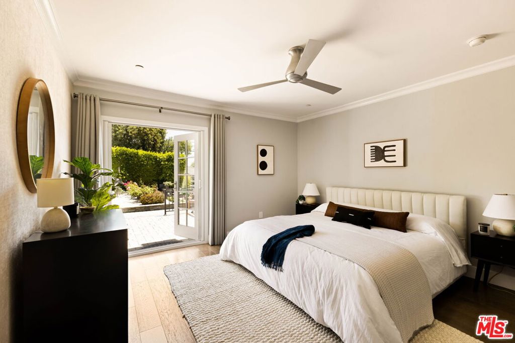 https://media.crmls.org/mediaz/c7c768d3-21df-4a39-8f13-64c539696cdd.jpg?preset=X-Large