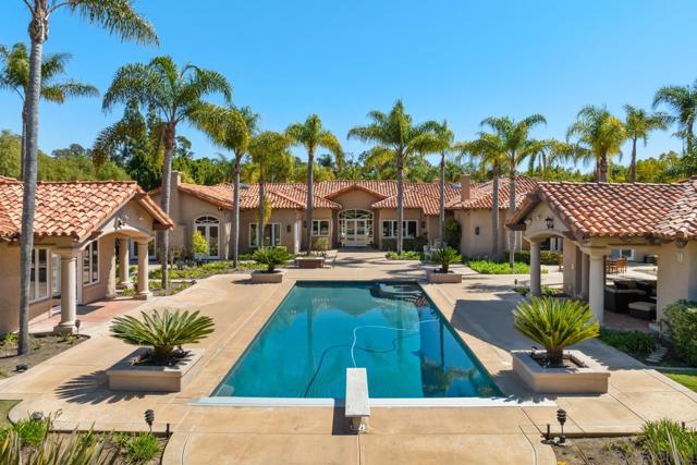 18050 Rancho La Cima Corte, Rancho Santa Fe CA: https://media.crmls.org/mediaz/c7c77a90-0c2a-4e46-a57e-e085467397a3.jpg