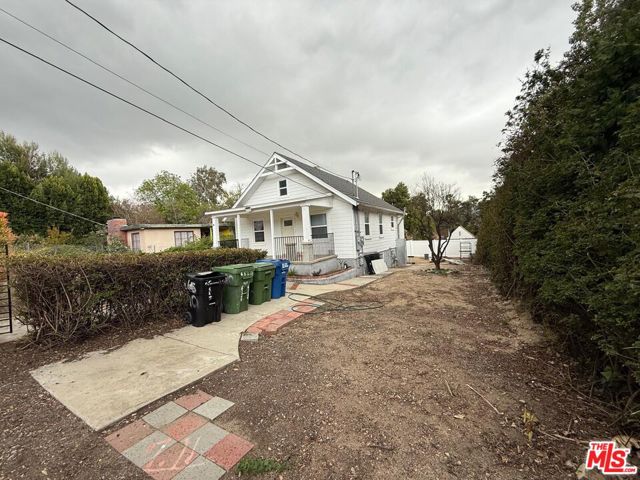 6520 Valmont Street, Tujunga CA: https://media.crmls.org/mediaz/c7c7ae82-70f7-40f6-ac74-273e1e132873.jpg