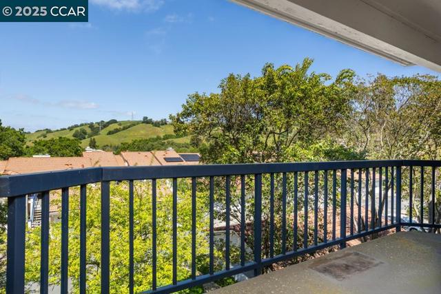 4217 Terra Granada Dr, Walnut Creek CA: https://media.crmls.org/mediaz/c7c8306c-4195-43c7-ae2d-5fcaff723207.jpg