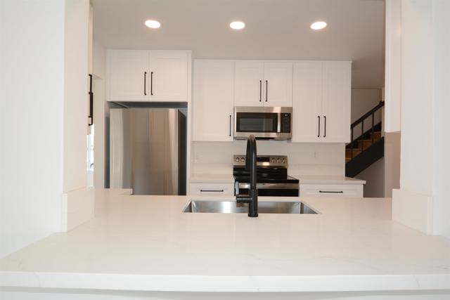 Detail Gallery Image 12 of 32 For 4612 Avery St, Oceanside,  CA 92057 - 4 Beds | 2/1 Baths
