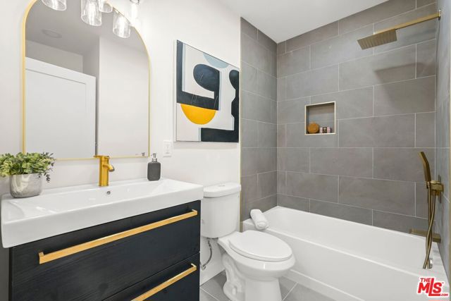 6520 Debs Avenue, West Hills CA: https://media.crmls.org/mediaz/c7c83333-2255-4c5e-ac9b-b48b40888dee.jpg